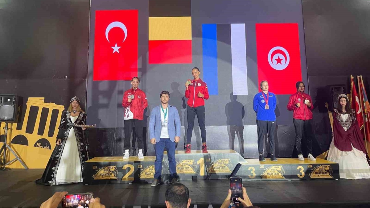 Muaythai ampiyonas'na katlan Manisal sporcular 7'de 7 yapt