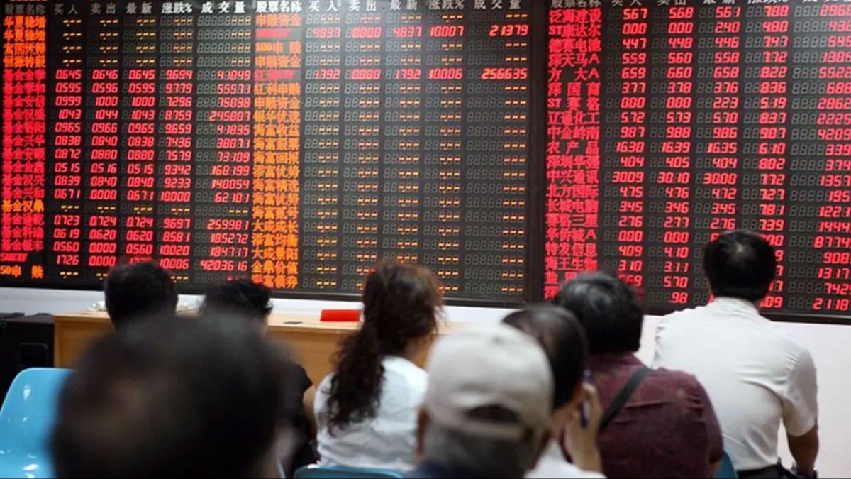 Hong Kong borsasn tayfun vurdu: ilemler durduruldu
