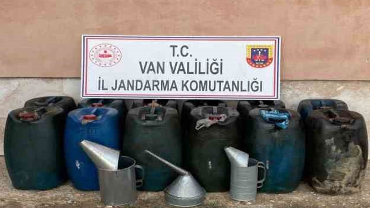 Jandarma'dan operasyon: 2 bin 100 litre motorin ele geirildi
