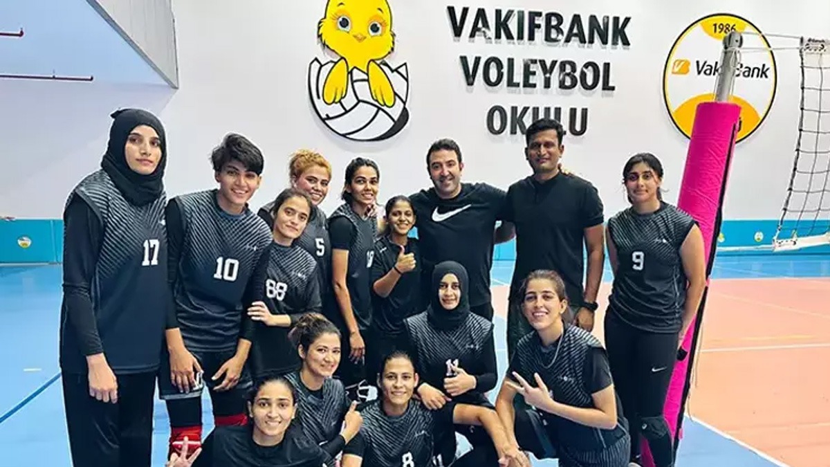 Pakistan Milli Takm, stanbul'da alyor