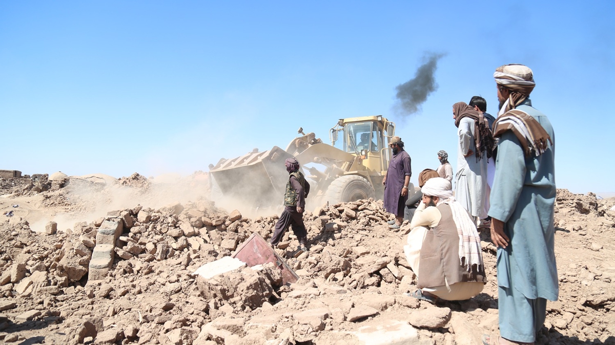 Afgan afetzedeler yokluk i�inde yas tutuyor