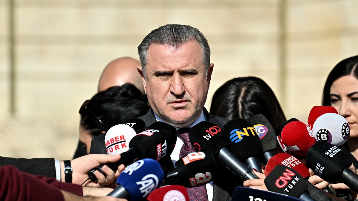 Osman A�k�n Bak: T�rk futbolu ve sporu i�in �nemli bir s�re� ba�l�yor