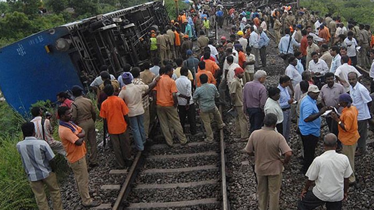 Acı bilanço! Hindistan'daki tren kazasında can kaybı 6'ya çıktı