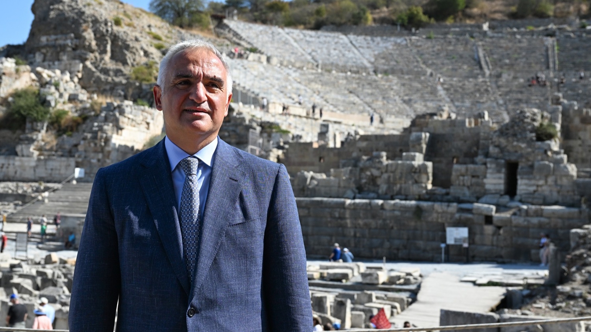 Bakan Ersoy'dan heyecanlandran aklama! ''133 arkeolojik kazda arpc gelimeler elde ettik''