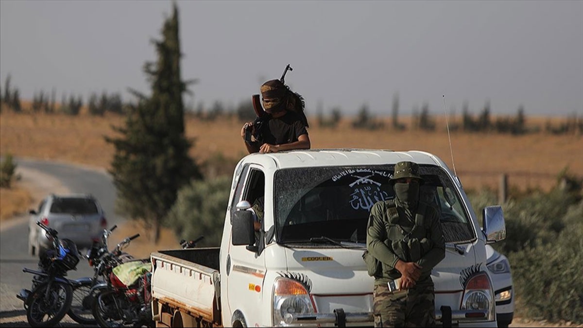 Deyrizor'da Arap aşiretleri PKK/YPG'ye karşı ayaklandı! Birçok noktada çatışmalar başladı