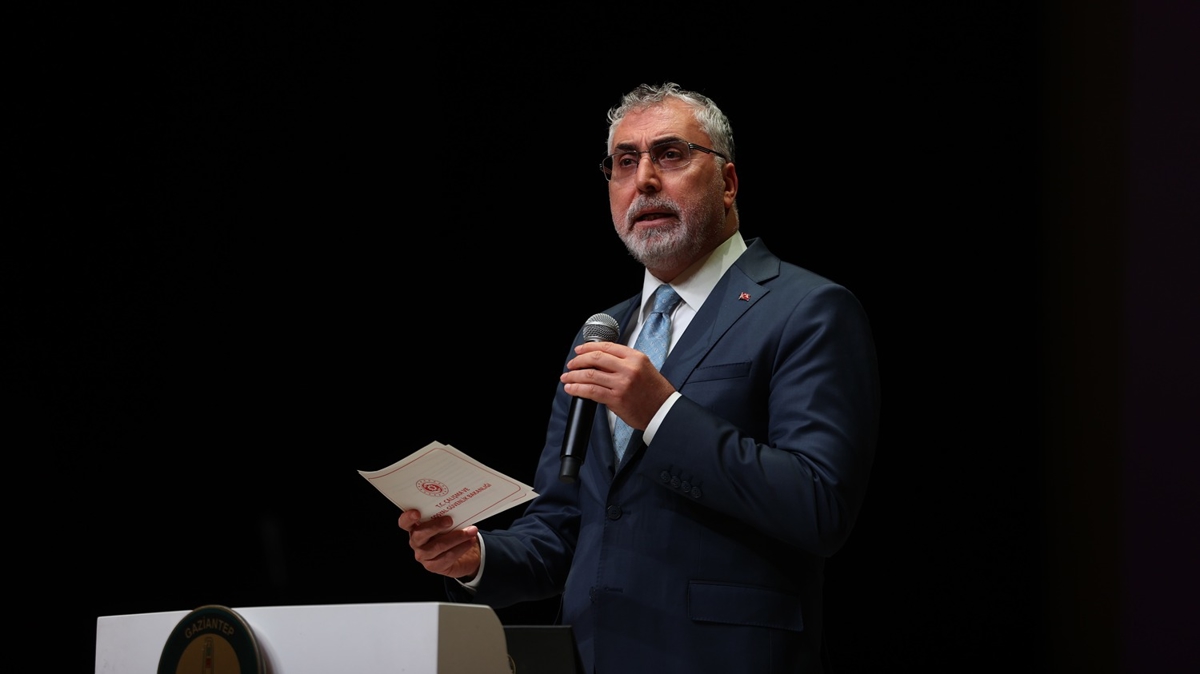 Bakan Işıkhan: İnsanlarımızı kitaplarla buluşturmak önemli bir çabadır
