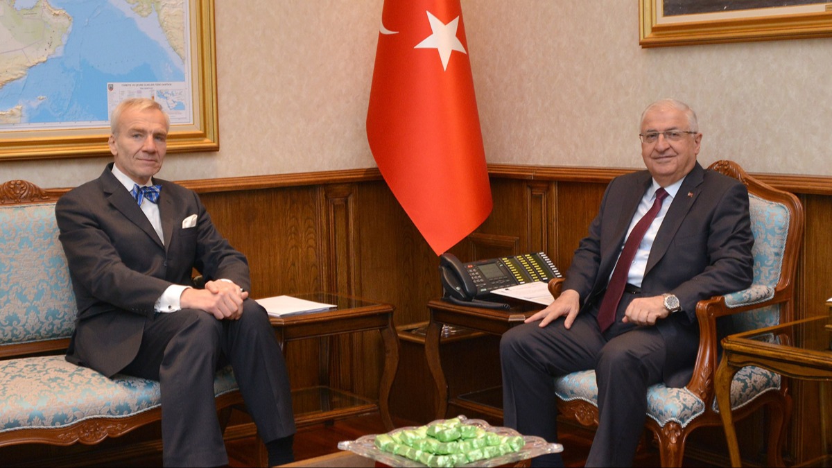 Bakan Gler, Vaino Reinart' kabul etti