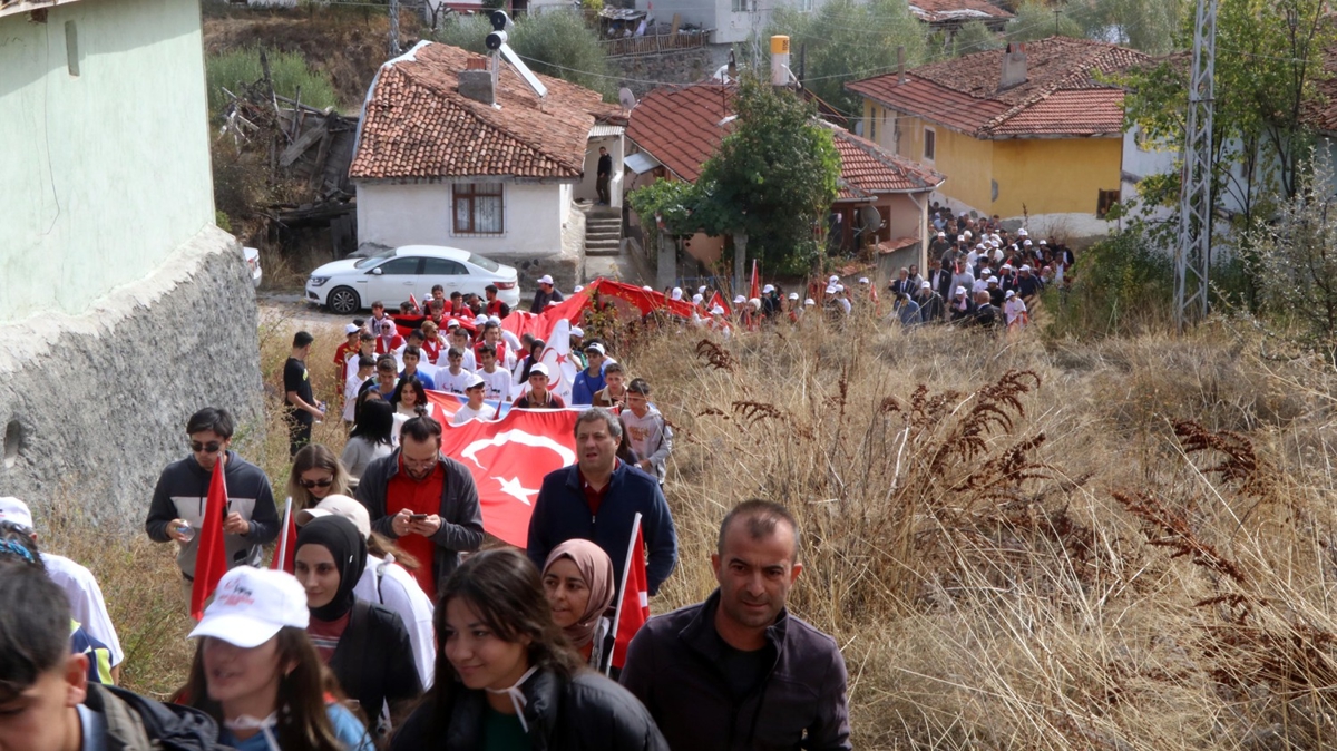 Kurtulu Sava'nda silahlarn cepheye ulatrld yolda ''14. stiklal Yolu Yry'' gerekletirildi