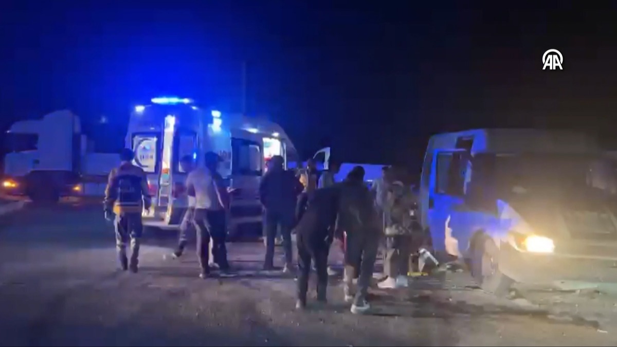 Nevehir'de tarm iilerini tayan minibs kaza yapt! 7 yaral