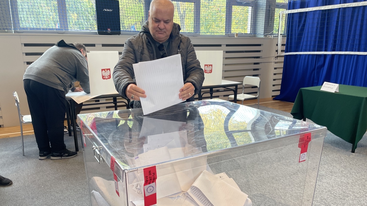 Polonya'da halk sandk bana gidiyor