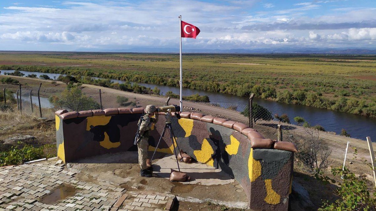Son bir haftada Yunanistan'a kamaya alan 51 FET'c yakaland