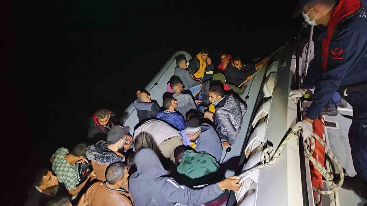 Yunanistan tarafndan geri itilen 32 dzensiz gmen kurtarld