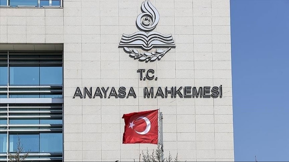 Kendisinden 14 ya kk gen kz evlat edinmek istedi! AYM'den hak ihlali karar kt