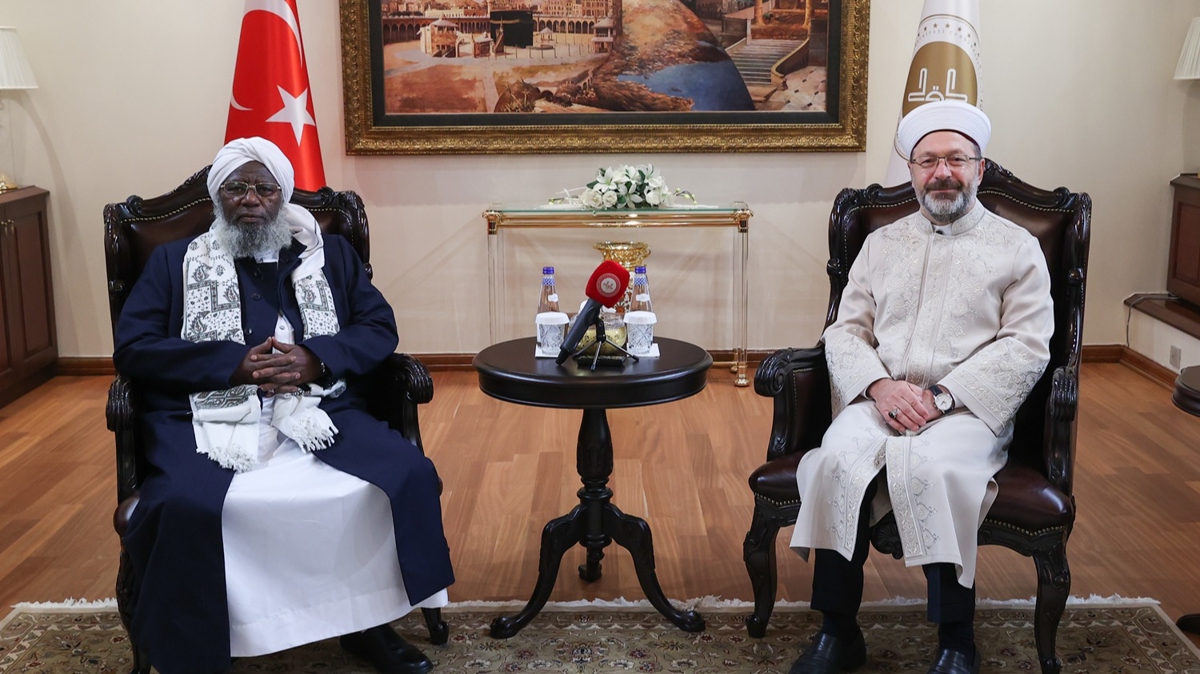 Erbaş: Kudüs'ün tekrar barış yurduna dönmesi için bizim sürekli gündeme getirmemiz gerek