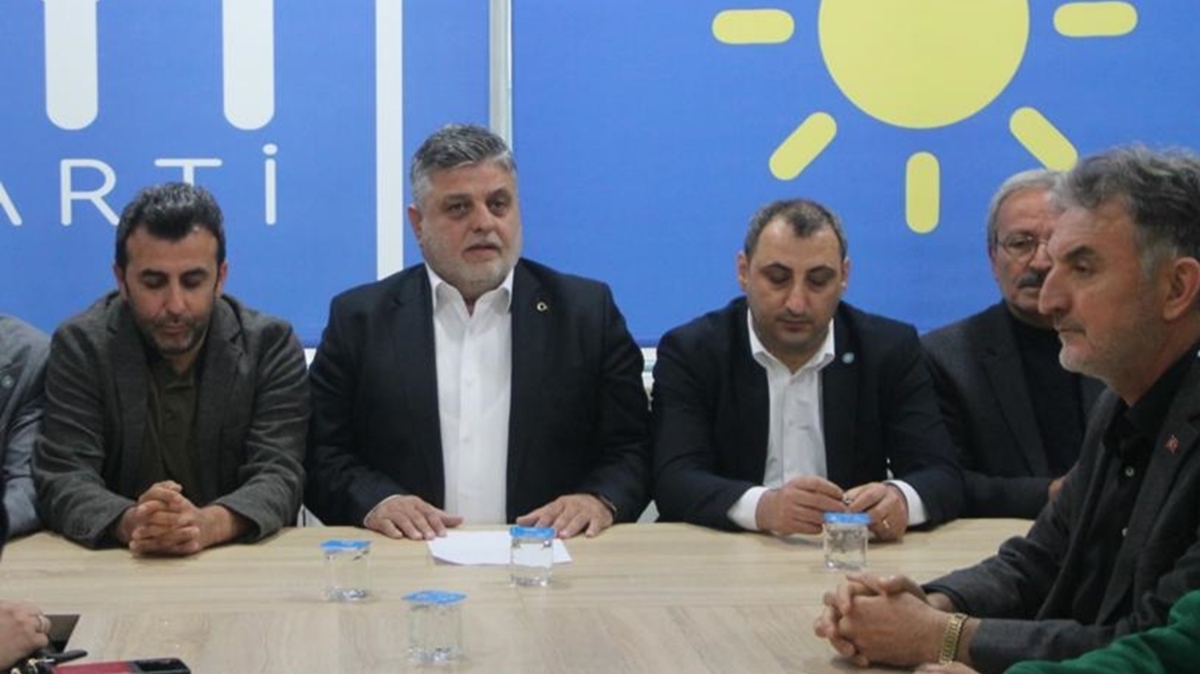 Y Parti'de toplu istifa