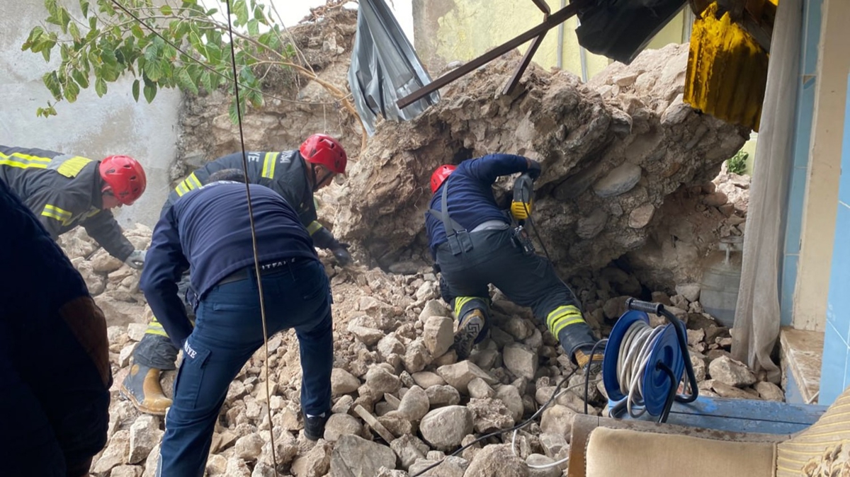 Manisa'da feci ölüm! Yıkmaya çalıştığı duvarın altında kaldı