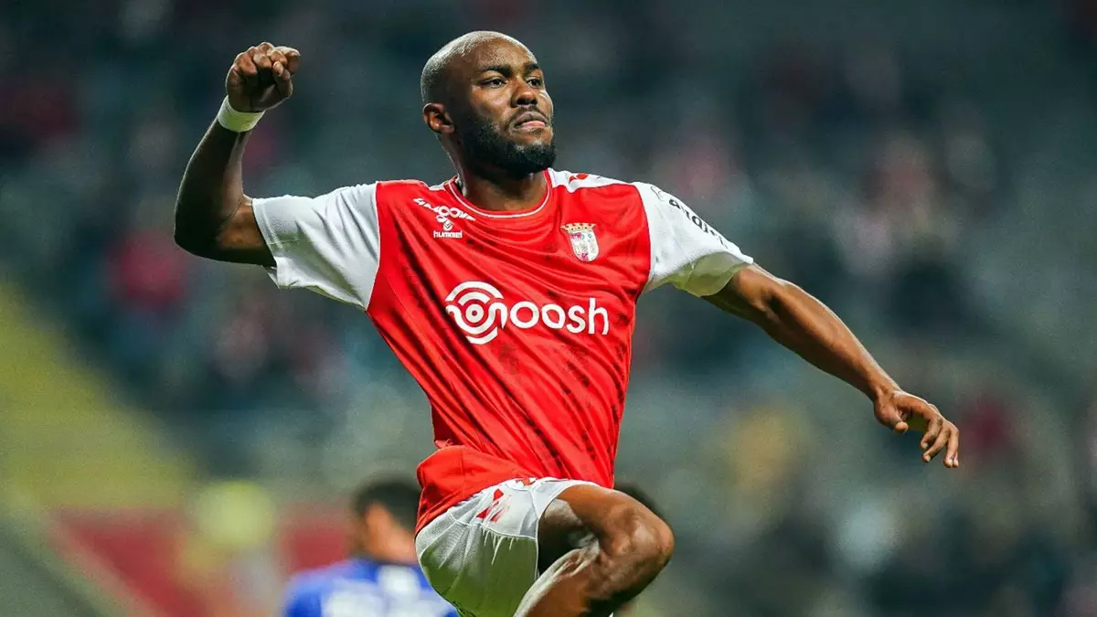 F.Bah�e, 6 numara transferi i�in kollar� s�vad�