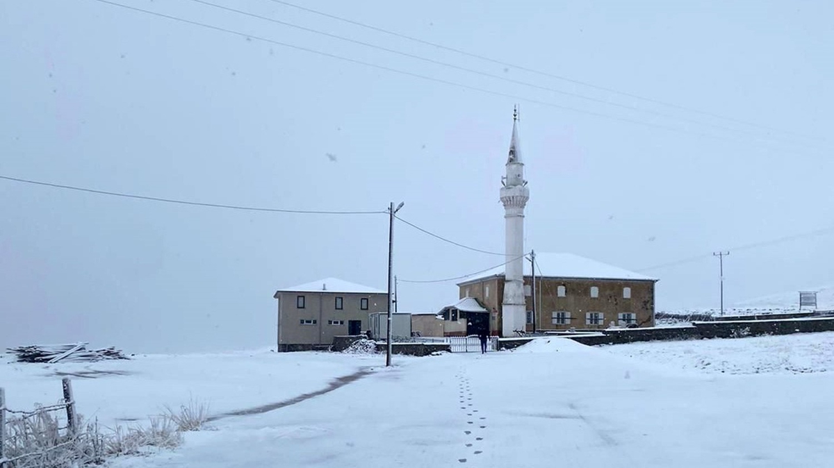 Gmhane'de dalar beyaz rtyle kapland