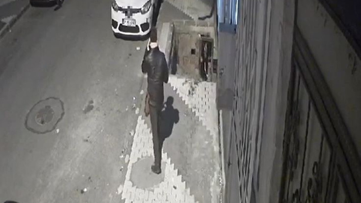 İlginç anlar! Duvara çarpıp çukura düştü