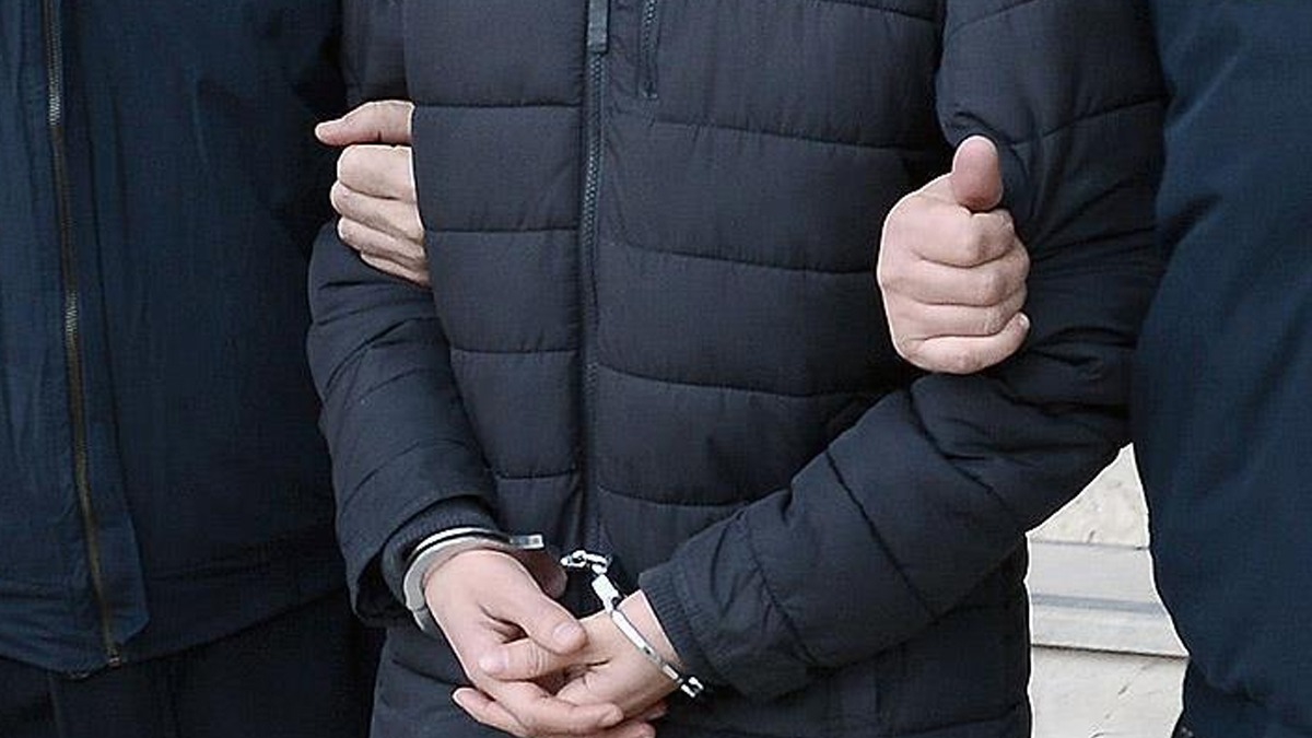 Anne ve babasn darbeden zanlya tutuklama