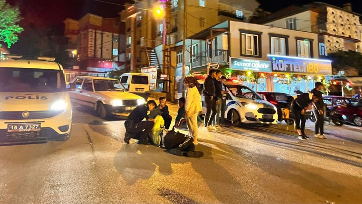 Burdur'da uygulama noktasndan kaan src 2'si polis 4 kiiye arpt