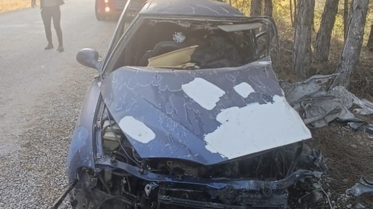 Uak'ta kamyon arpt otomobili hurdaya evirdi: 1 l, 3 yaral