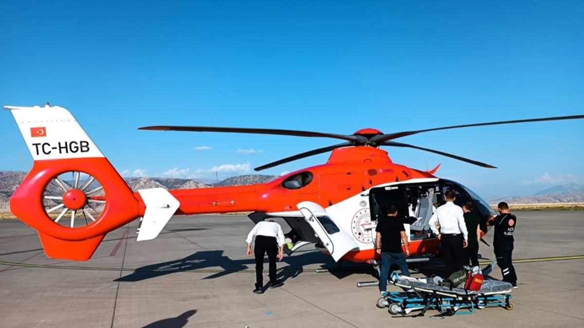 Ambulans helikopter yüksekten düşen hasta için havalandı