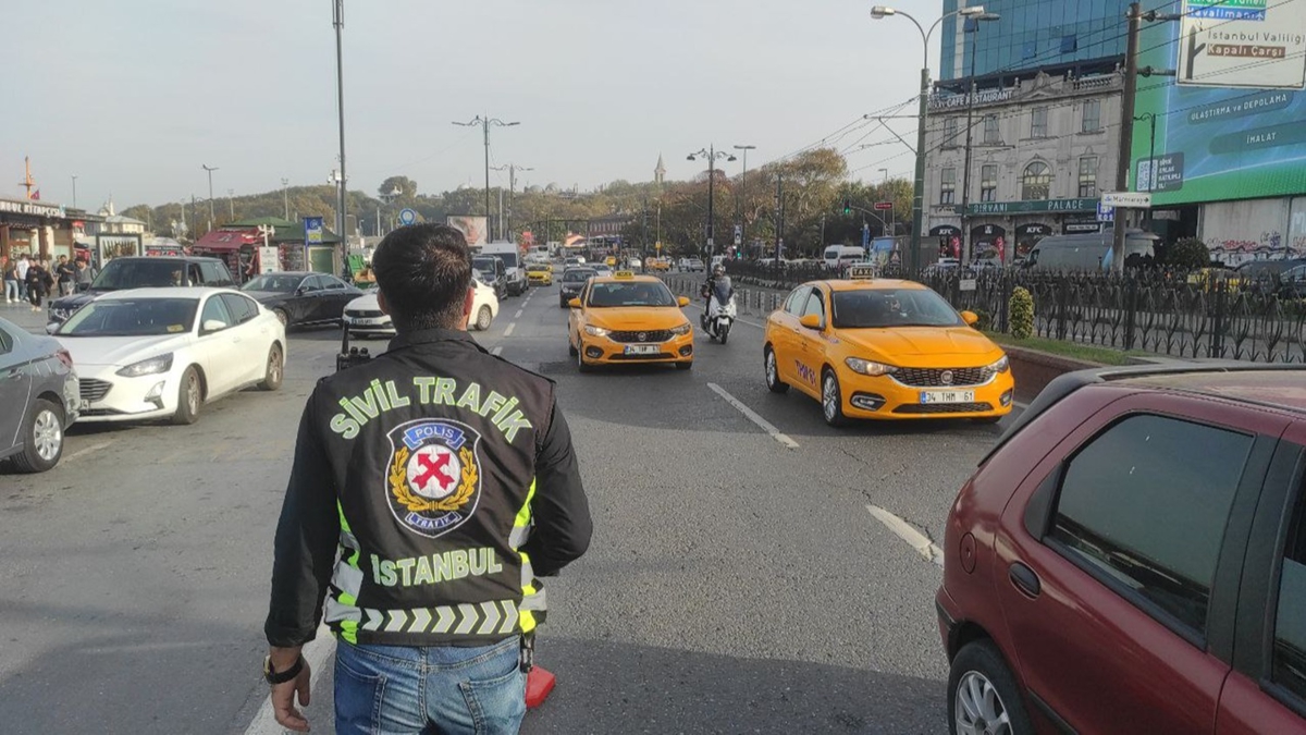 Fatih'te taksi sürücülerine yönelik denetim 