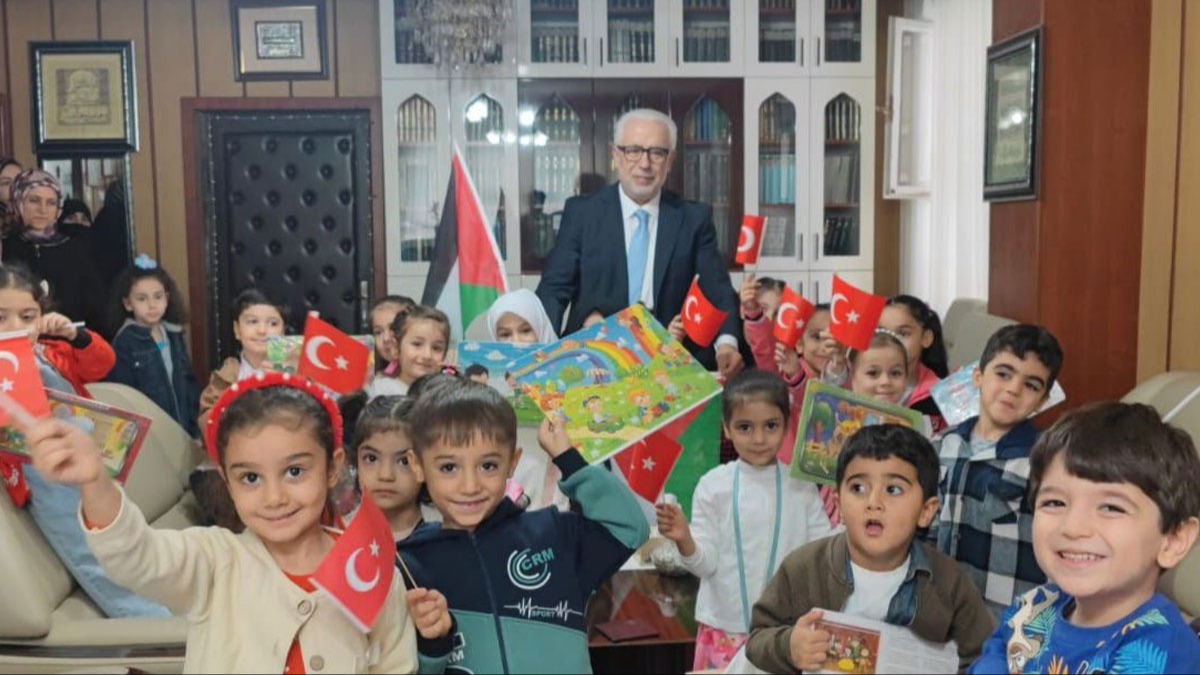 Siirt'te Kur'an kursundaki 25 renci harln Filistinli ocuklara balad