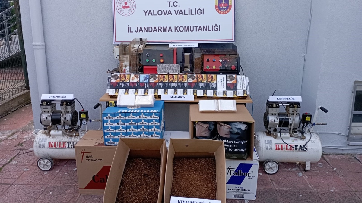 Evinin deposunda kaak sigara retiyordu: Yakaland