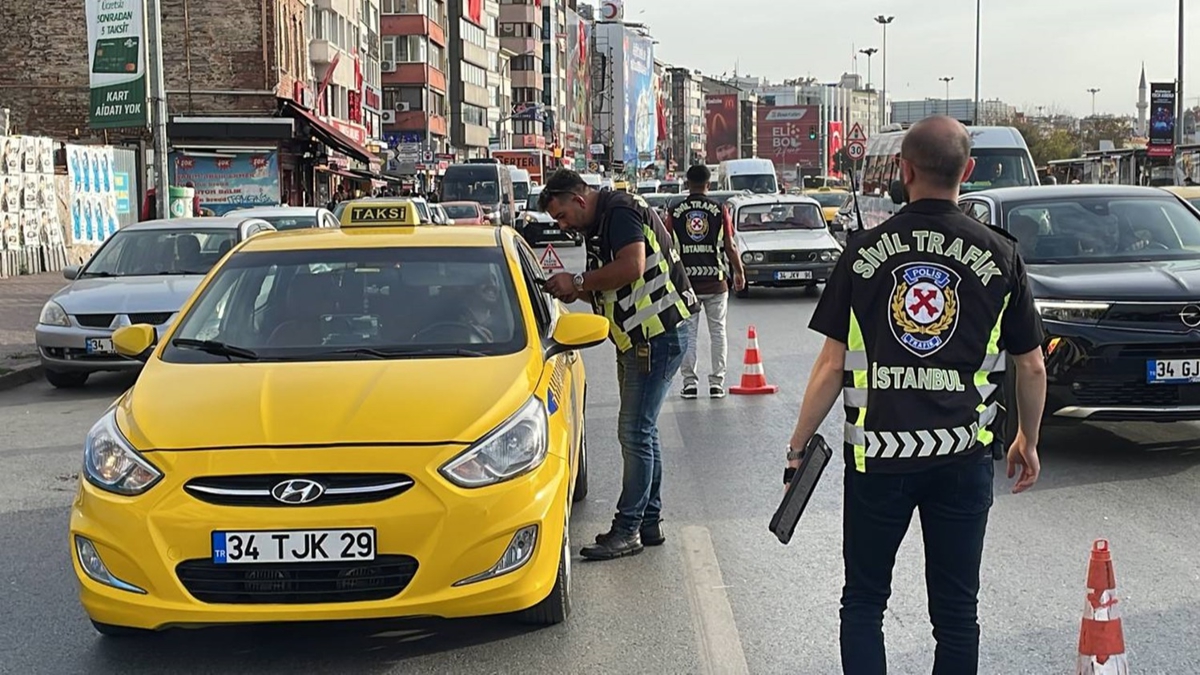 stanbul'da taksi srclerine denetim  