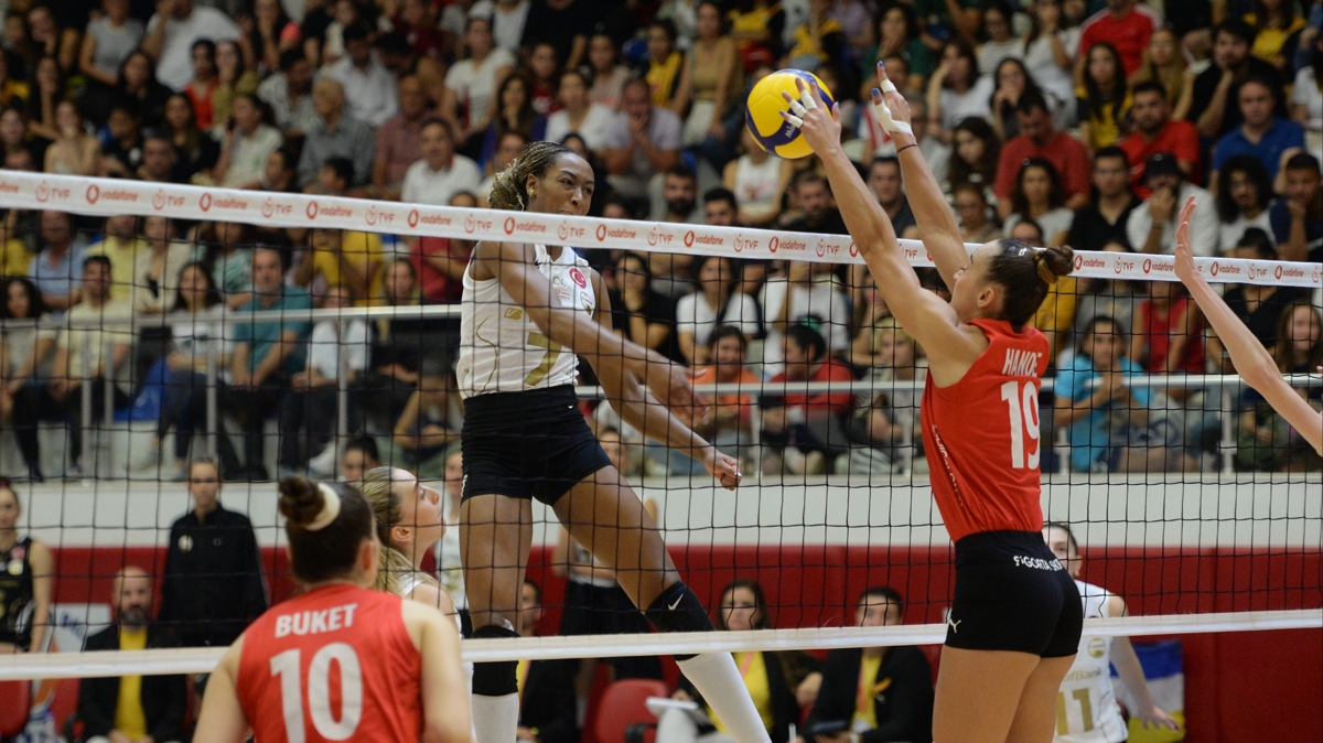 Vakfbank dolu dizgin devam ediyor