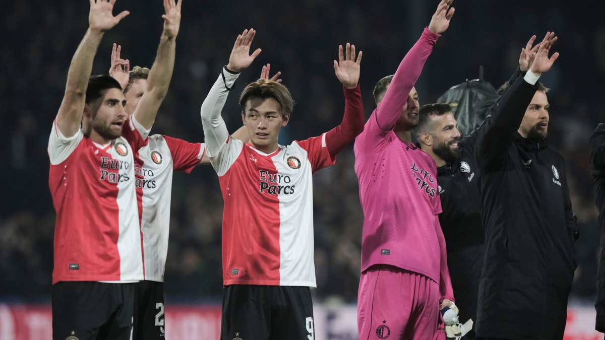 Ajax derbiyi kaybetti, ligin dibine demir att!
