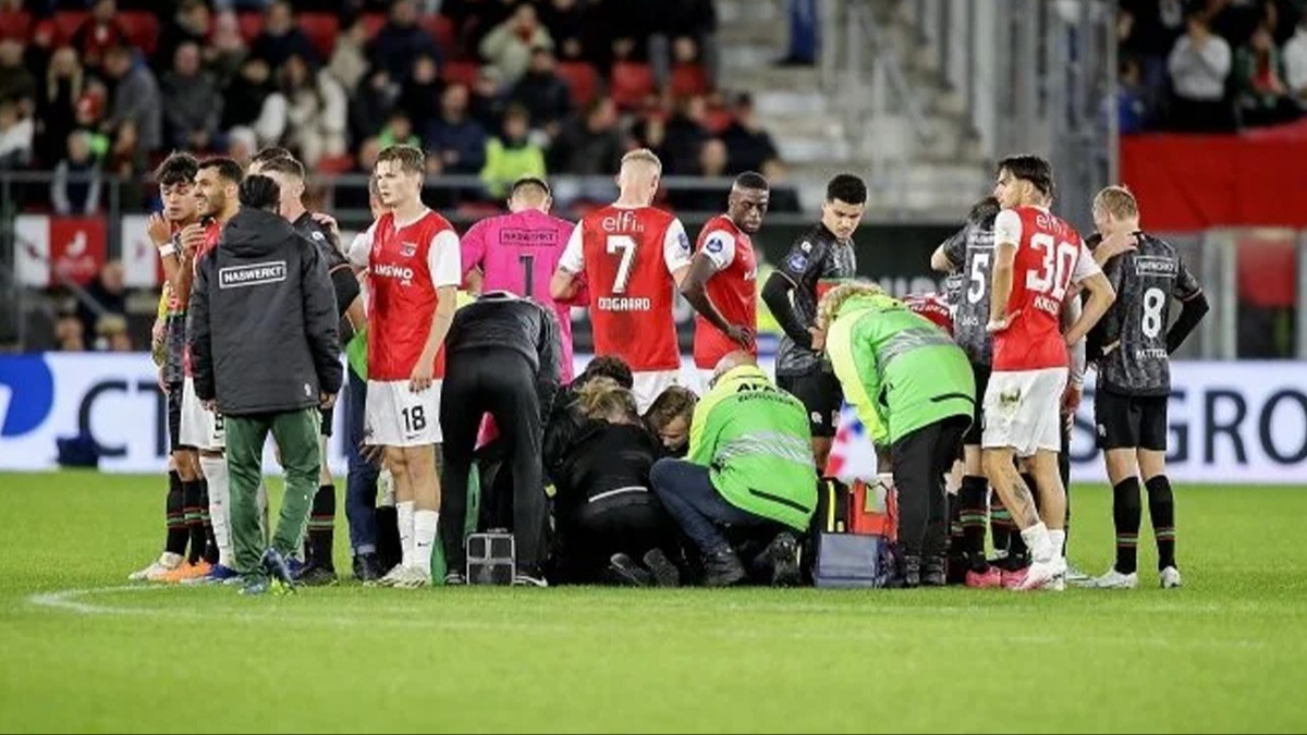 AZ Alkmaar - NEC Nijmegen ma kalp krizi nedeniyle durdu!