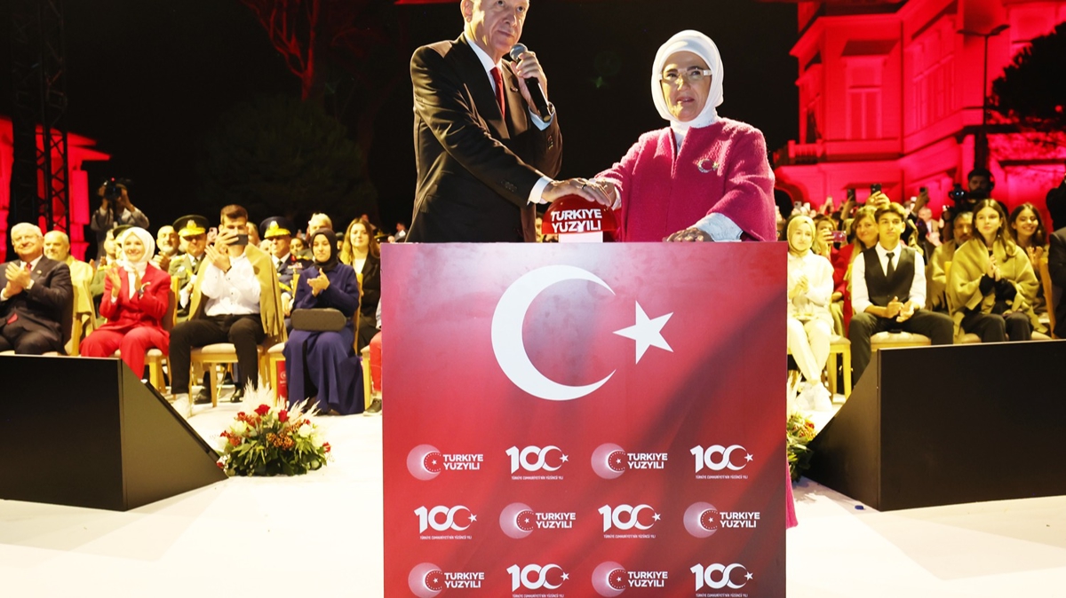 Emine Erdoan'dan ''Cumhuriyet'in 100. yl'' paylam