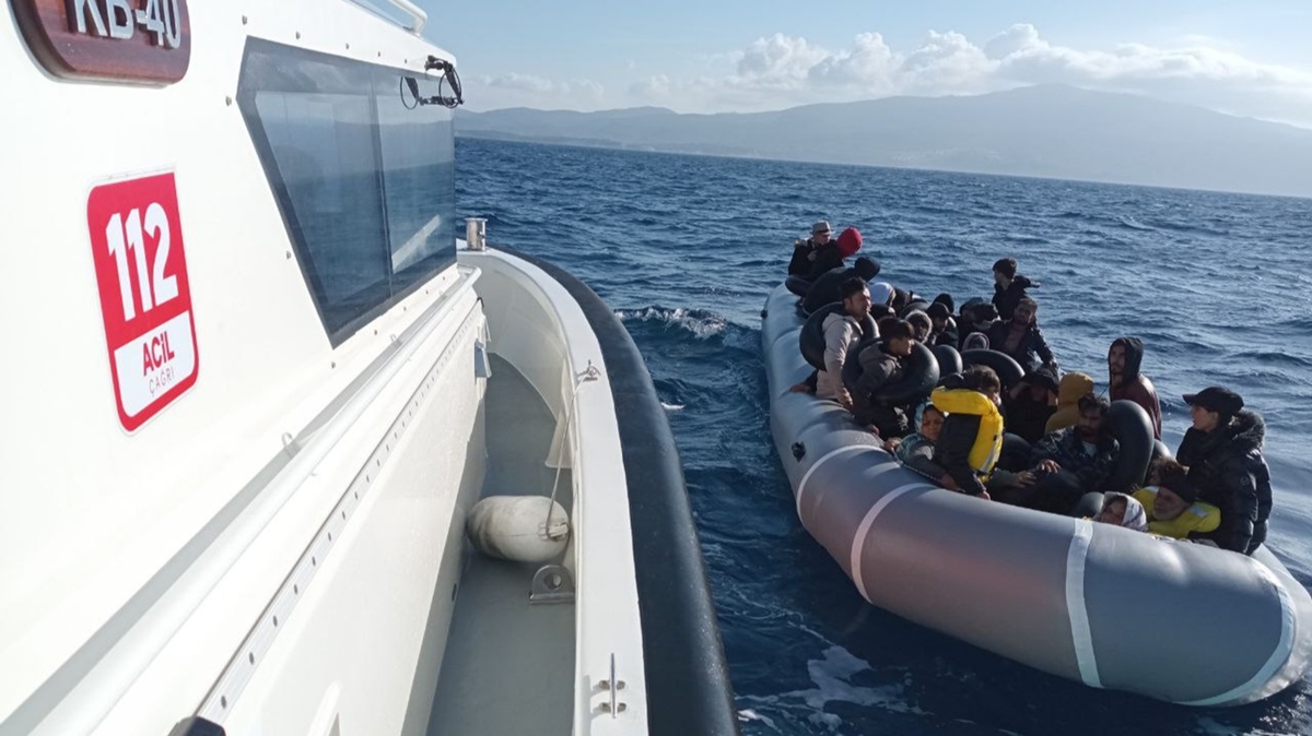 zmir aklarnda ok sayda dzensiz gmen kurtarld