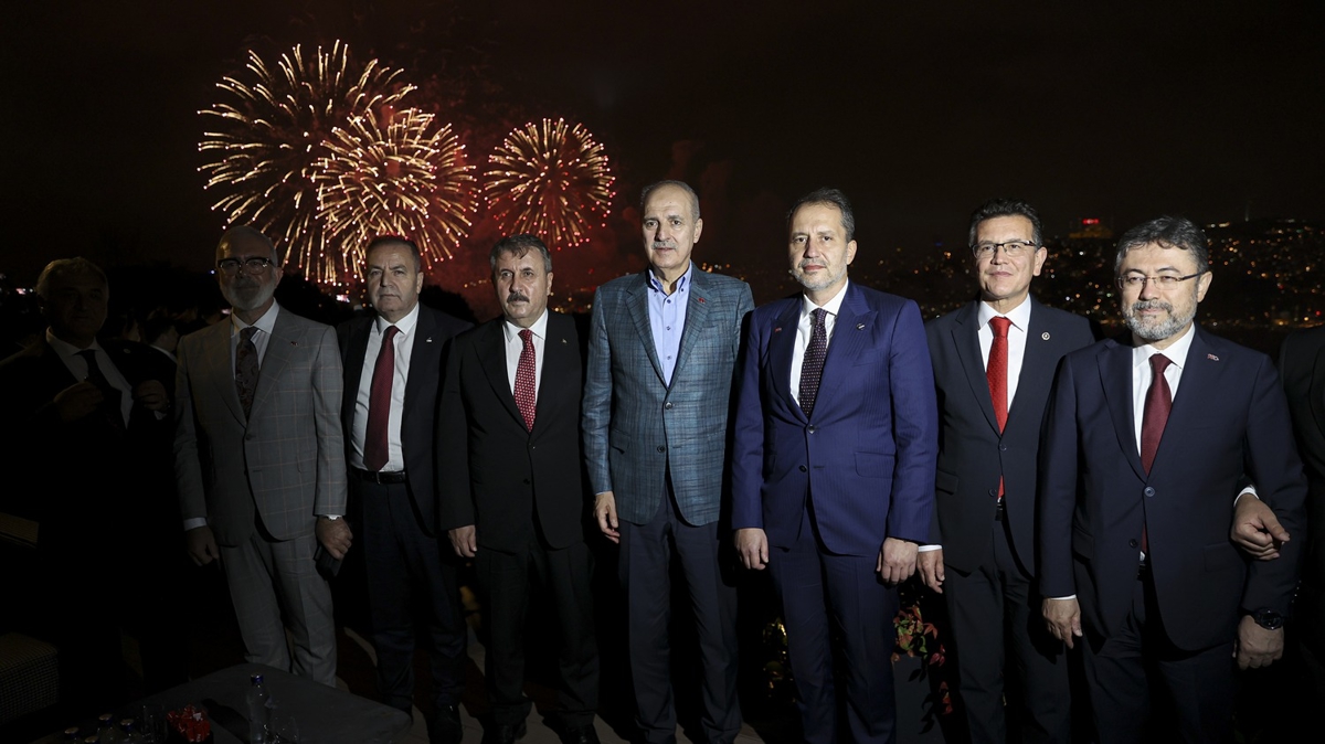 Kurtulmu, Trk donanmasnn stanbul Boaz'ndaki resmigeidini izledi