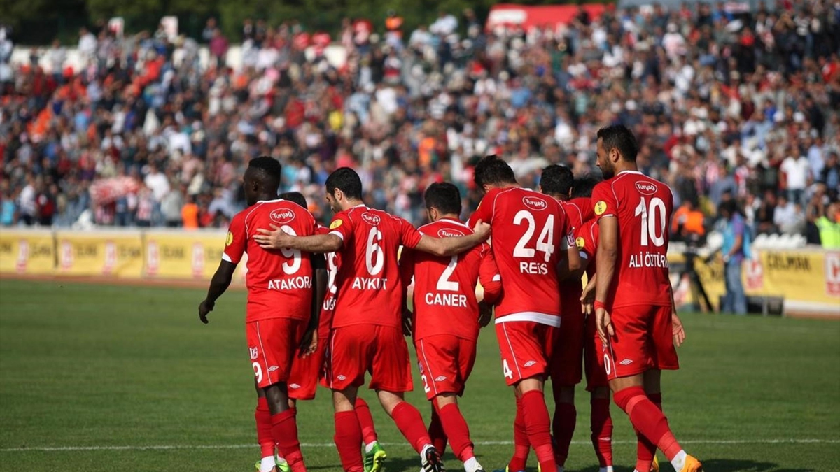 Balkesirspor'dan 4 oyuncuya kadro d karar