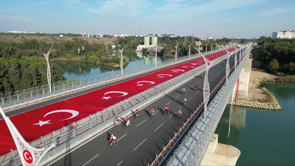 Adana'nn ''gerdanl'' 15 Temmuz ehitler Kprs'nde  100. yl kutlamas