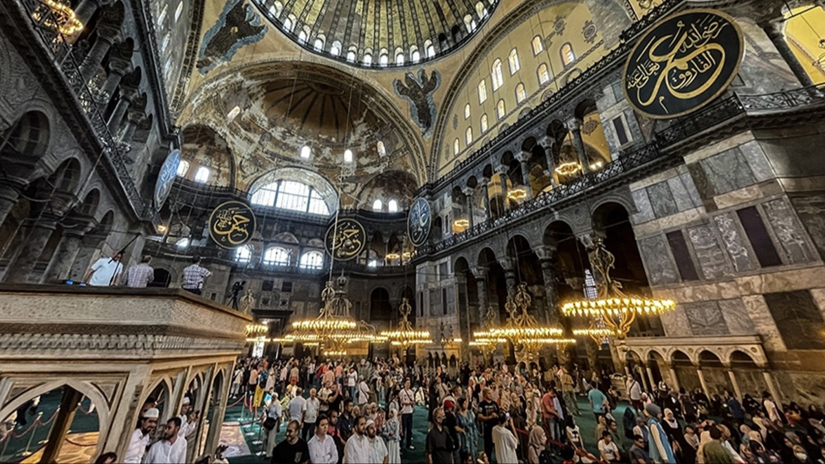 Bakan Ersoy duyurdu: Ayasofya yabanc ziyaretilere biletli olacak