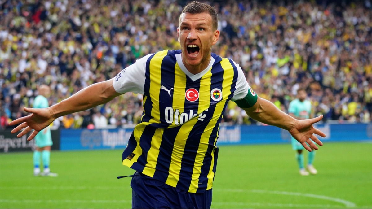 Dzeko Avrupa'da ses getirmeye devam ediyor: Taraftarların idolü oldu