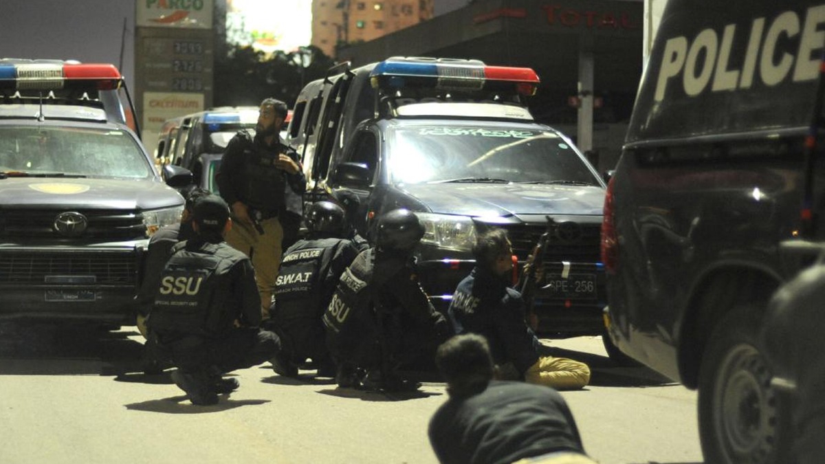 Pakistan'da polis merkezine saldr: 5 l 