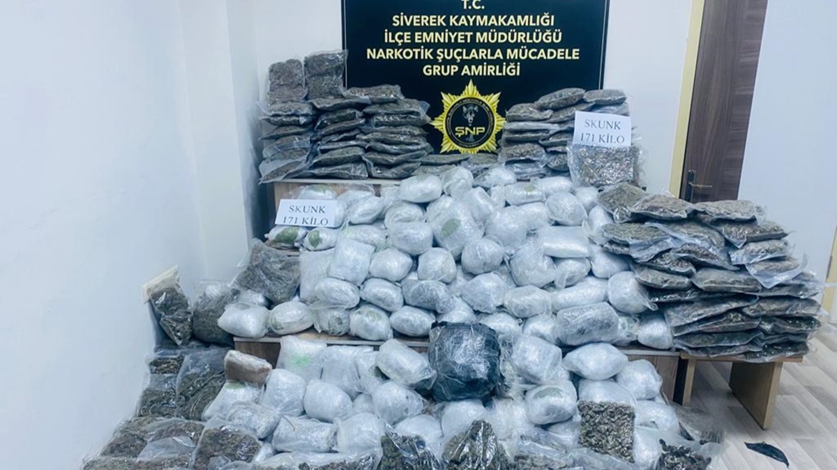 anlurfa'da operasyon: Kilolarca skunk ele geti