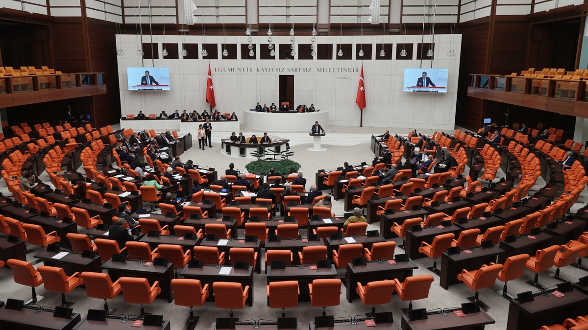 TBMM'de milletvekillerine ''sigara yasa'' hatrlatmas! Hassasiyet gsterilmesi istendi