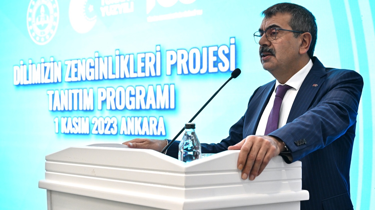 Bakan Tekin'den ''Türkçe'' vurgusu: Çocuklarımızın çok kelimeyle konuşmasını temin etmeye çaba sarf ediyoruz