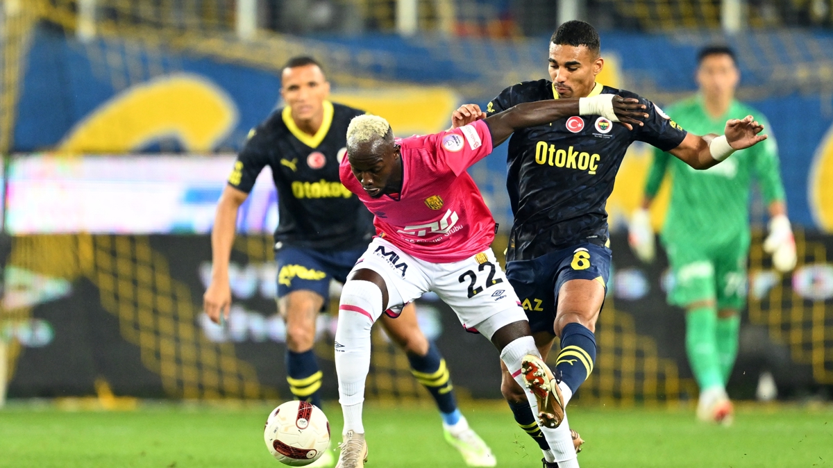 Fenerbahe'nin savunma hattnda iler kart
