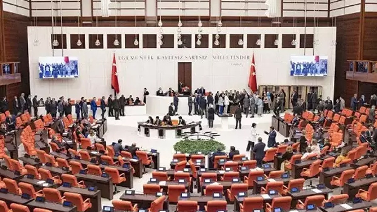Evlenecek iftlere 2 yl demesiz kredi verilmesini de ieren kanun teklifi TBMM'de