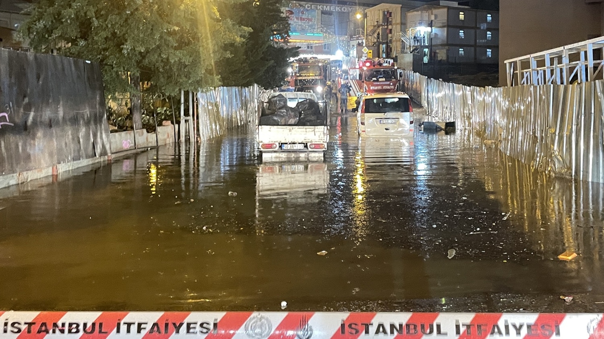 stanbul sele teslim! Cadde ve sokaklar gle dnd, aralar suya gmld