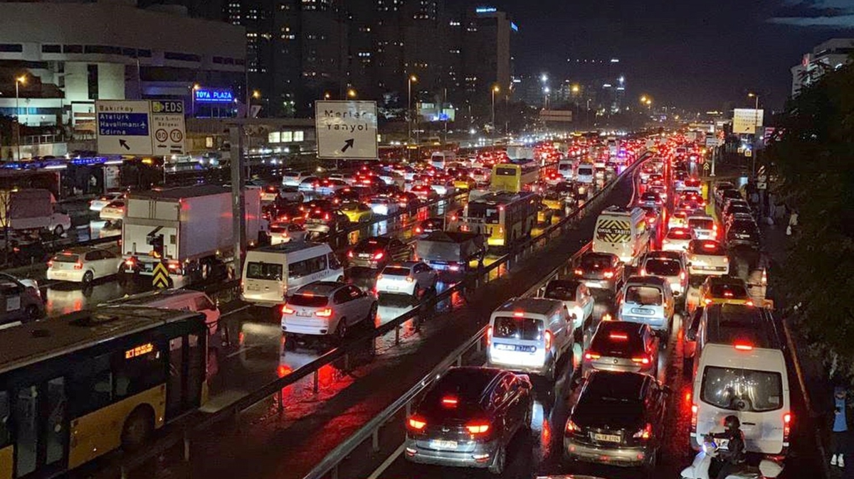 stanbul'da trafik durma noktasna geldi 
