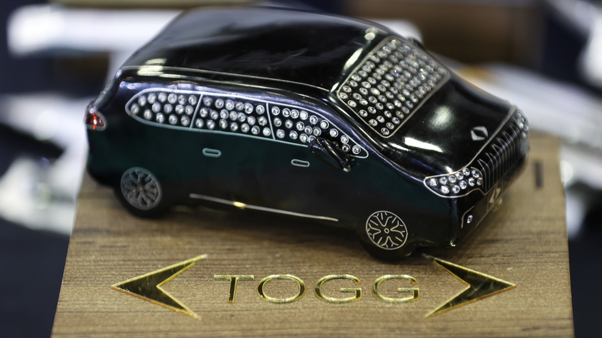 Oltu taşından yapılan TOGG'a yoğun ilgi 
